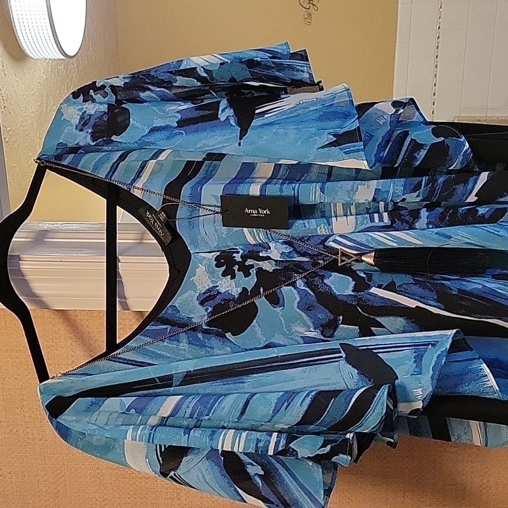 ARNA YORK COLLECTION TOP - Picture 1 of 7